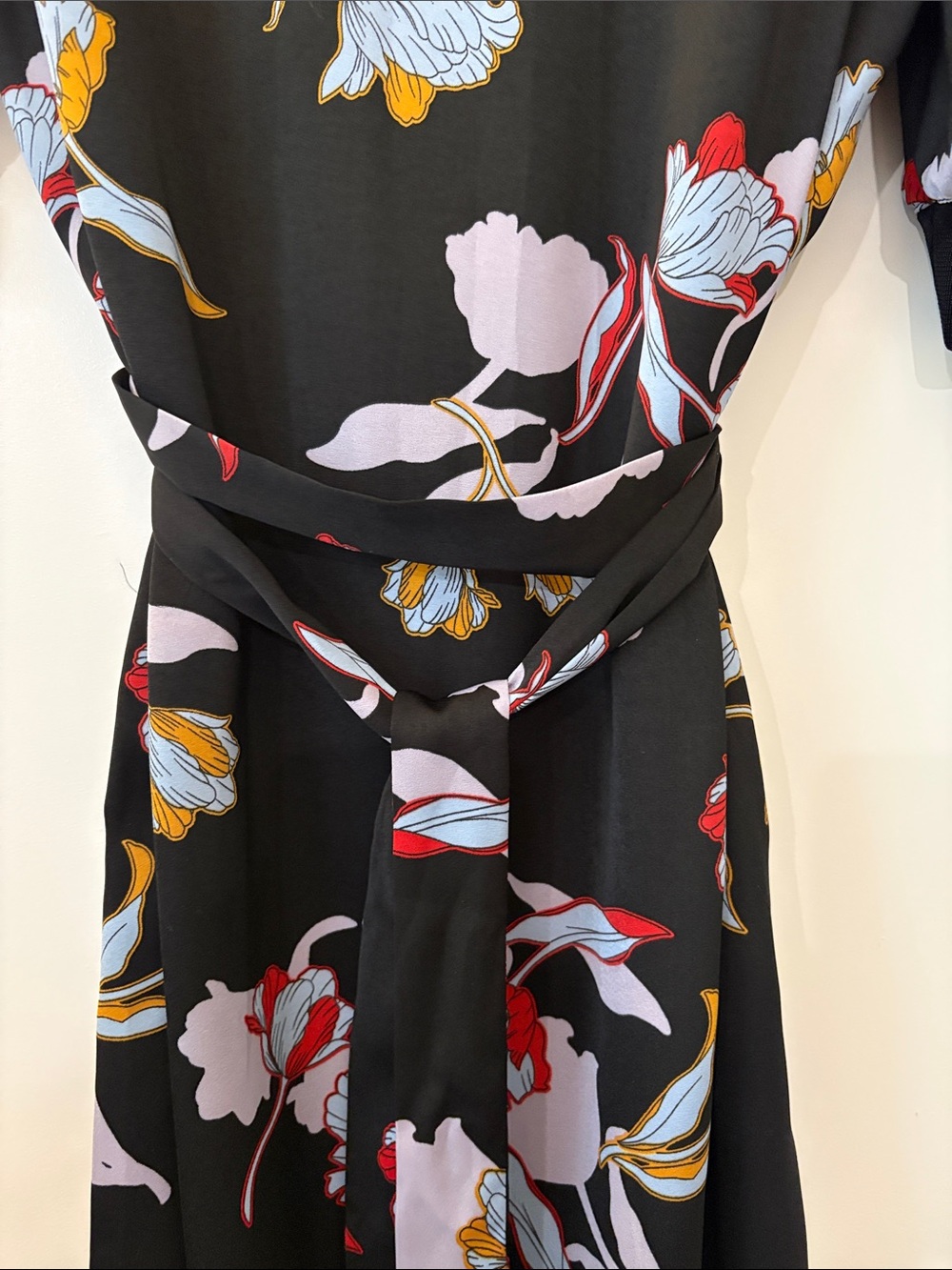 Who What Wear Black Floral Midi Dress with Belt - Picture 5 of 6